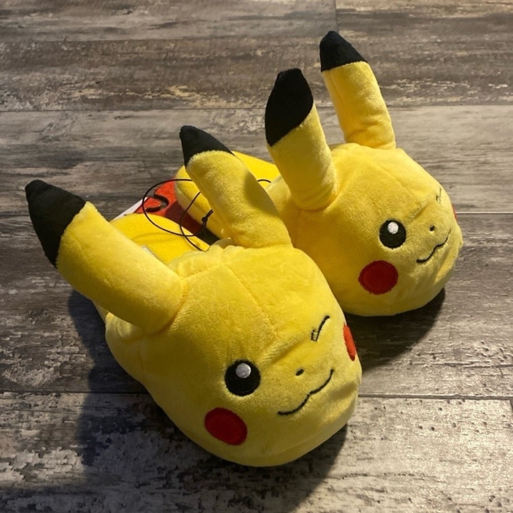 Boys Yellow Pokémon Pikachu Plush Slippers Size 4/5
